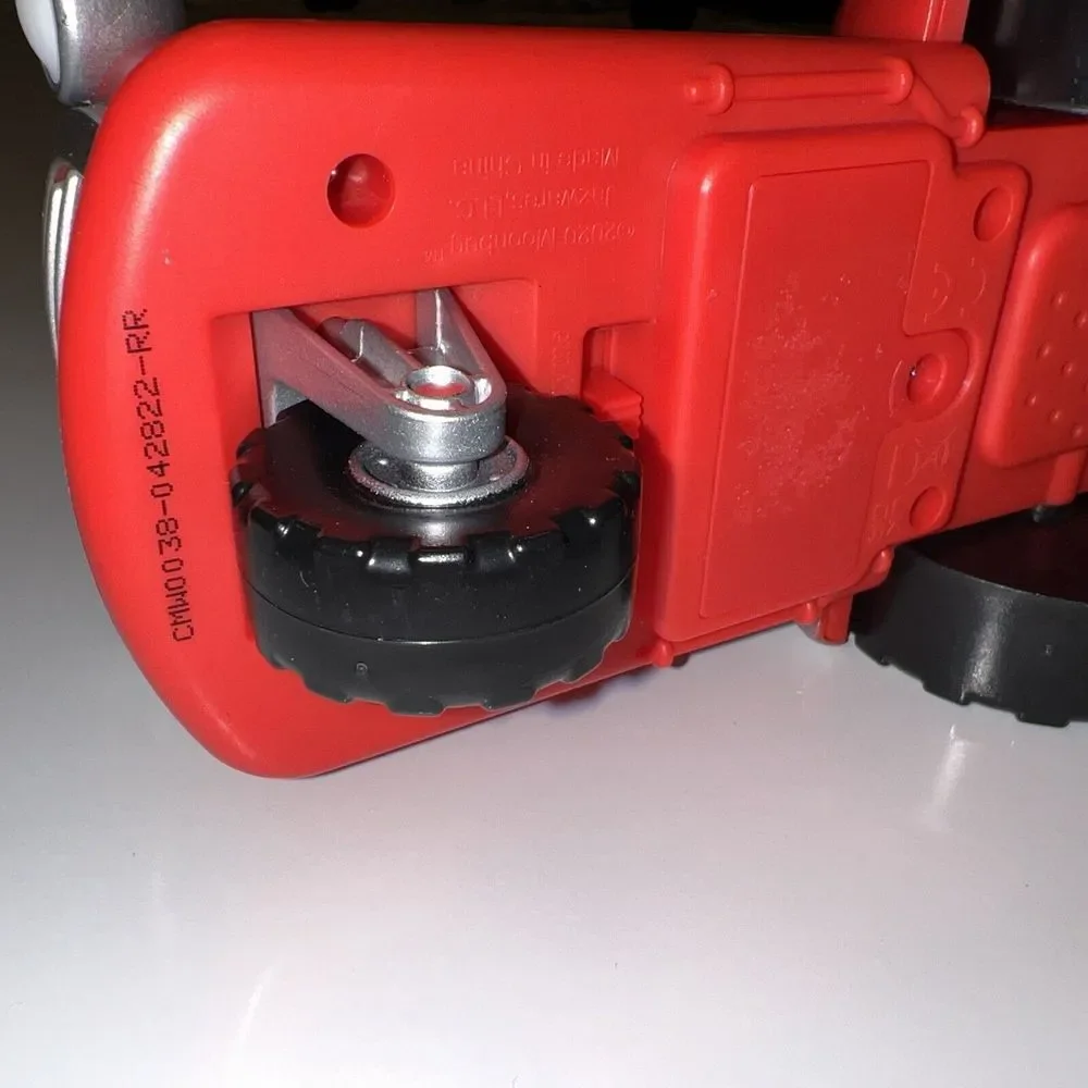 CoComelon Musical Farm Tractor With‎ Animal Sounds Red 7